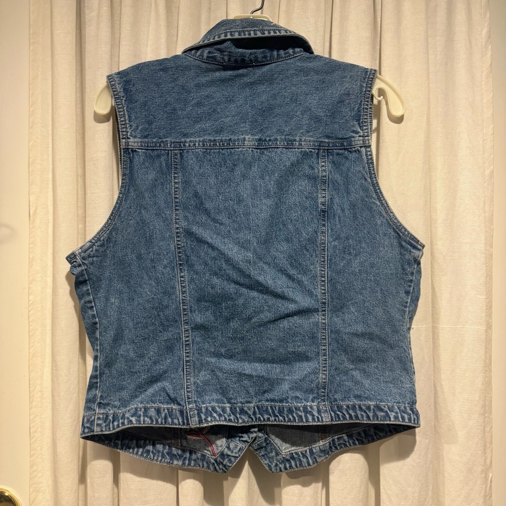 Bill Blass Denim Vest with Pink/RedFloral Embroidery and Rhinestone studs - Picture 4 of 7